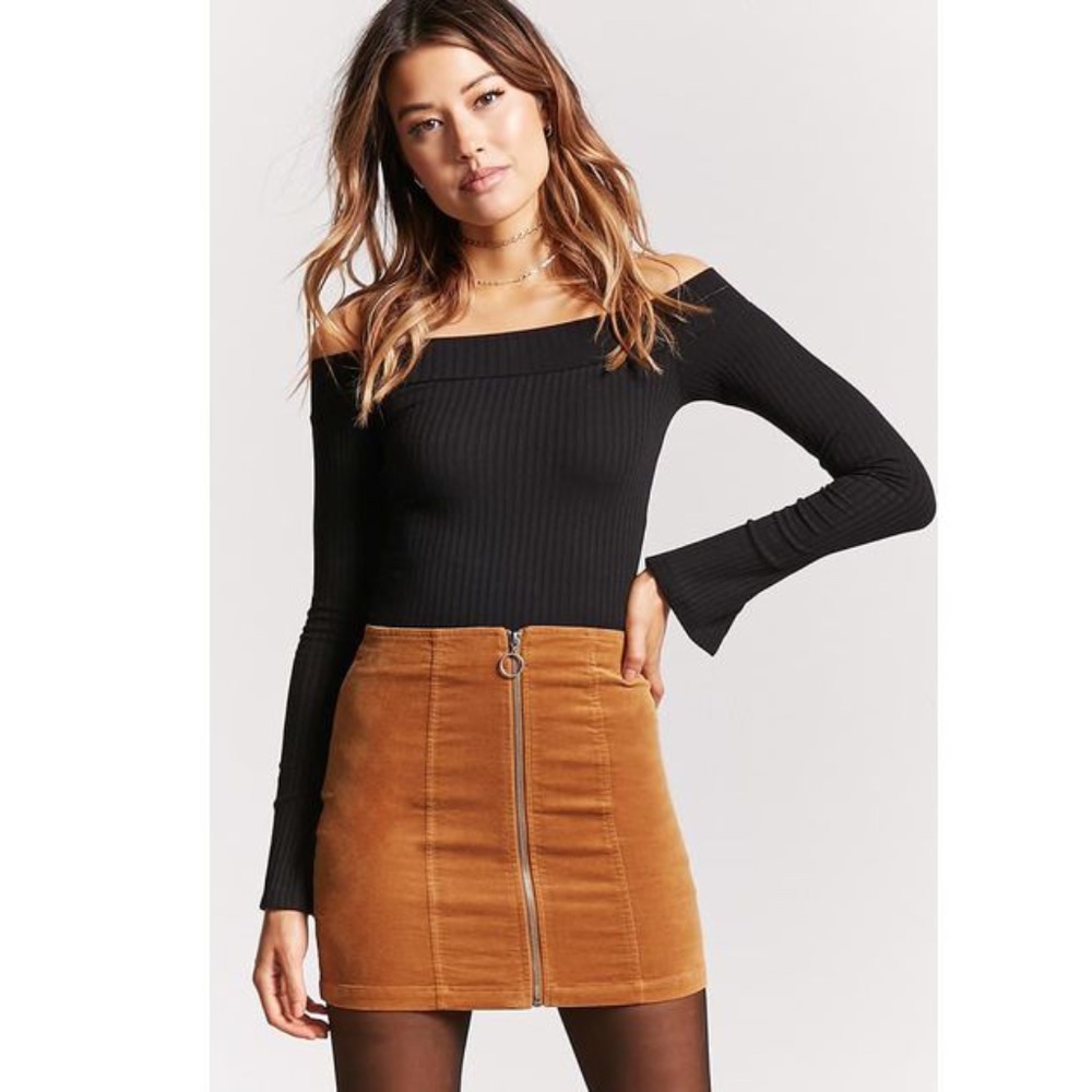 Forever21 Suede zip up skirt🤍